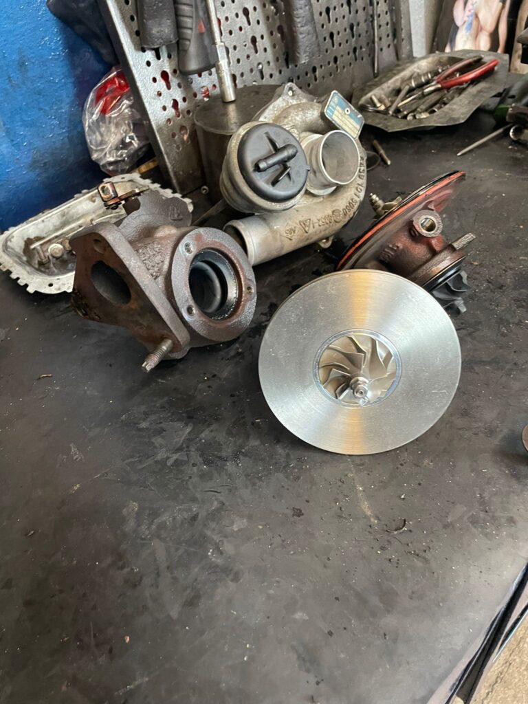 Piesele noi ale turbinei renault megane