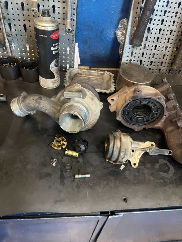 Turbina Opel Astra H desfacuta pe componente
