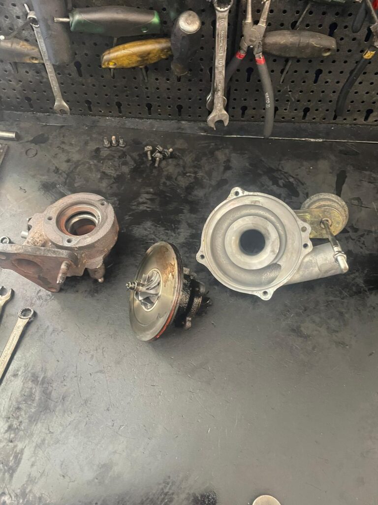 Turbina Dacia Logan desfacuta