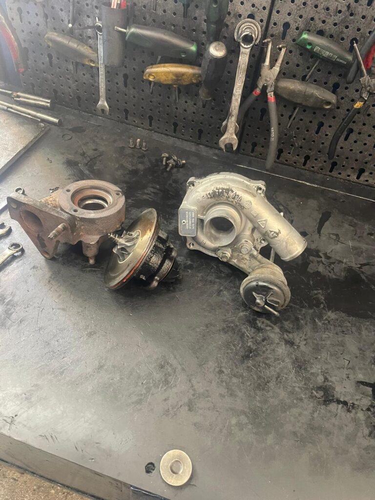 Turbina Dacia Logan desfacuta