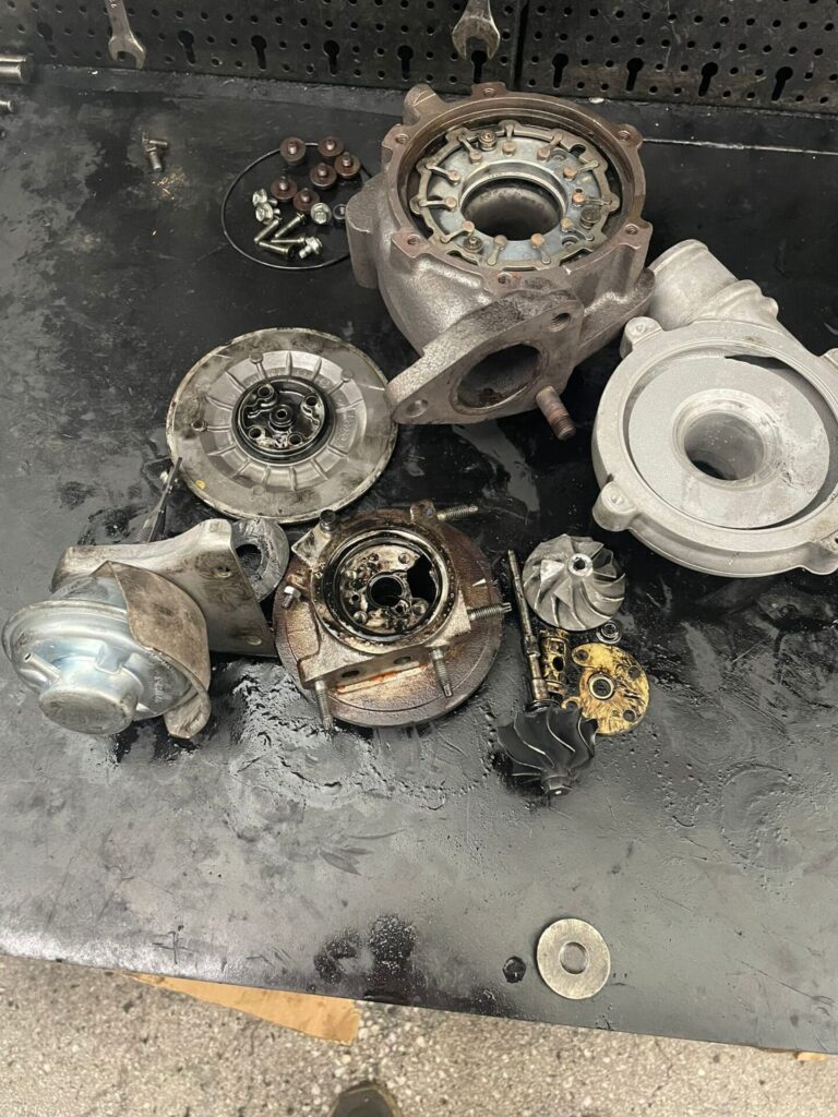 Turbosuflanta Toyota RAV4 desfacuta