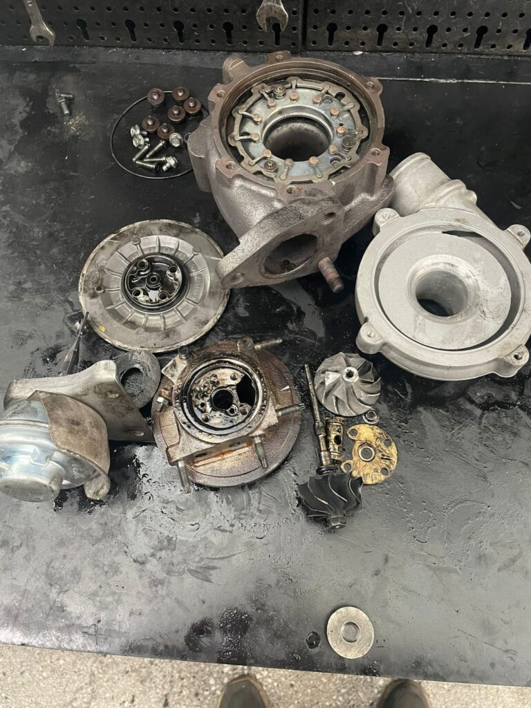 Turbosuflanta Toyota RAV4 desfacuta