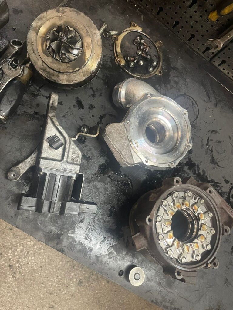 Turbina desfacuta pe componente