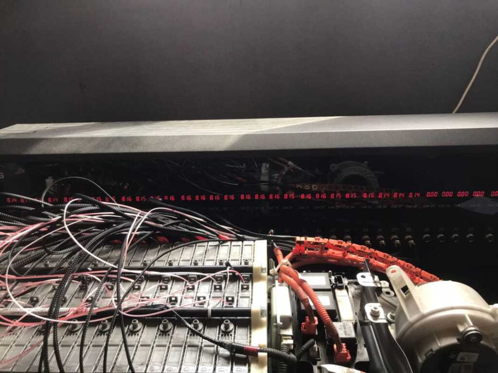 Baterie Toyota Prius pozitionata pe bancul tester